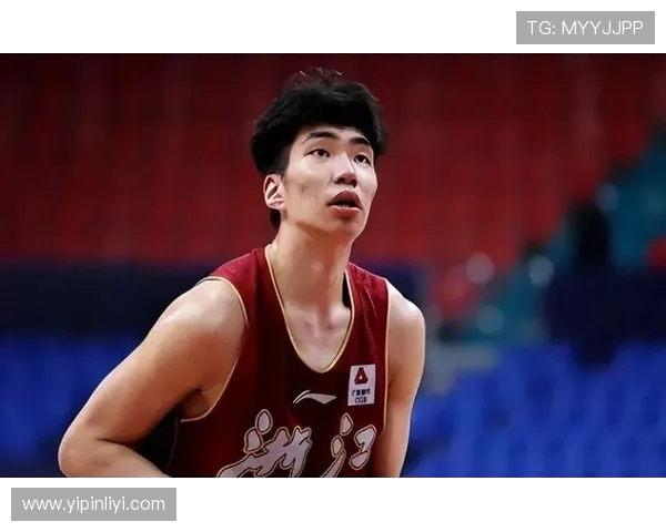 余嘉豪：从青涩少年到篮球场上的璀璨新星的成长之路