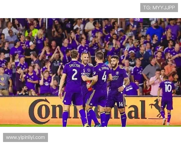 休斯敦迪纳摩与费城联合激战正酣比分揭晓精彩瞬间回顾