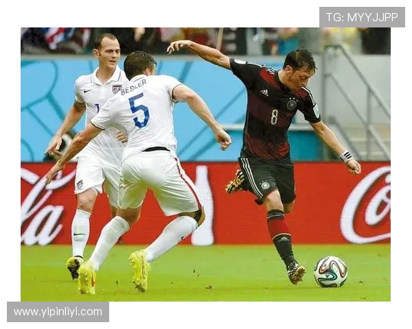 德国对阵加纳厄齐尔的精彩表现与比赛回顾