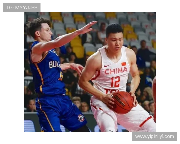 李根：从篮球场上的闪耀明星到生活中的坚韧奋斗者